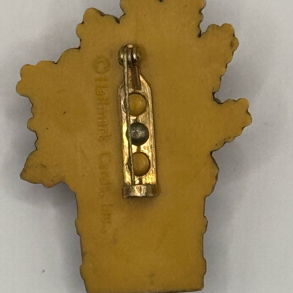 Vintage Hallmark Cards Autumn Fall Flowers In Pail bucket pot basket Pin Brooch - Picture 3 of 3